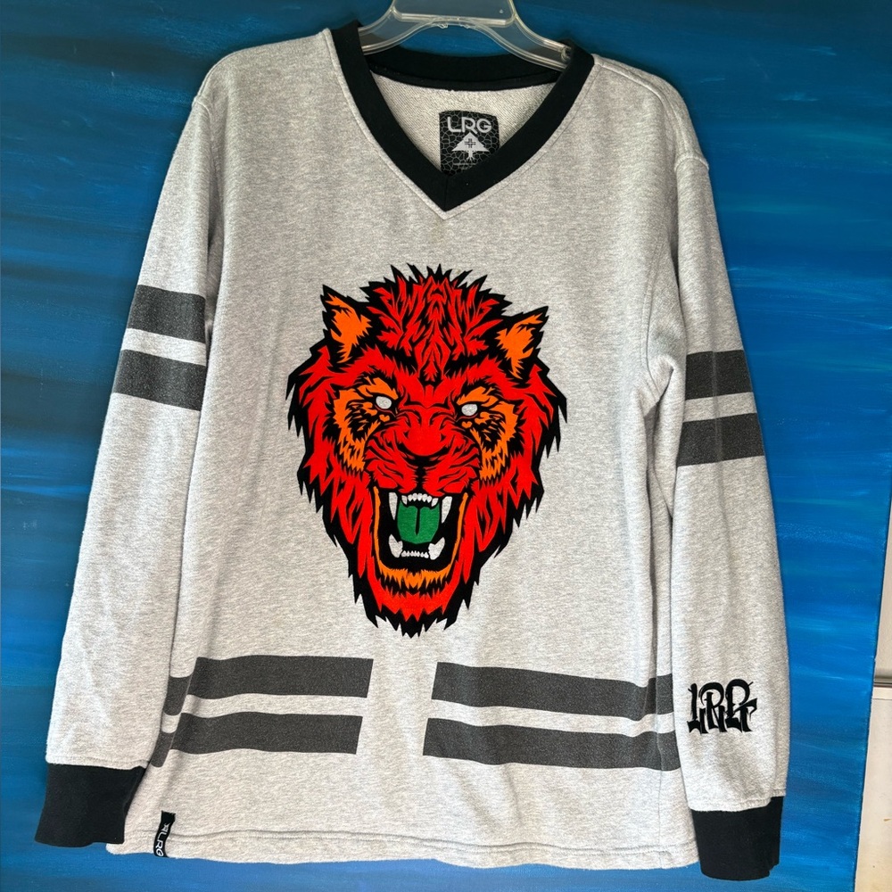 LRG Gray Black V-Neck Sweatshirt Hockey Long Sleeve Shirt with Red Velvet Lion L